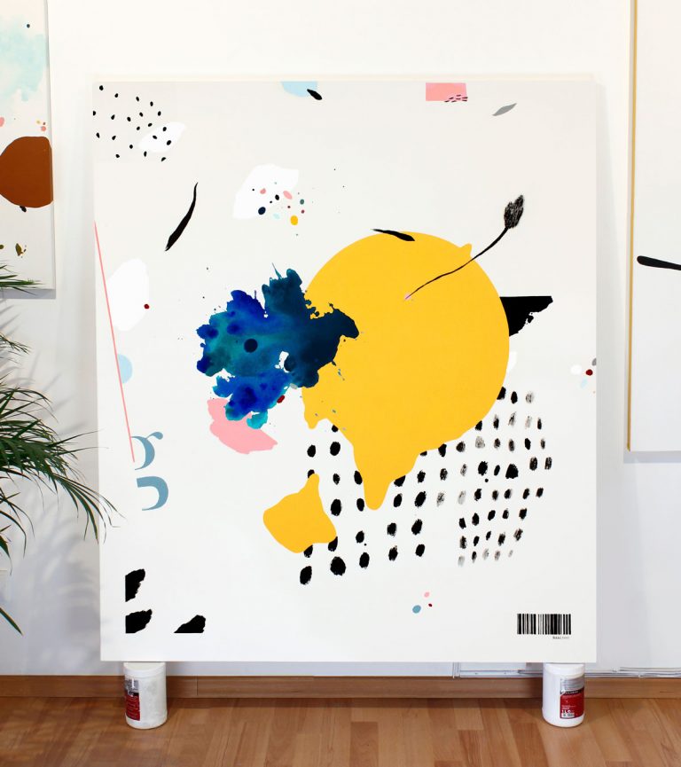 120 × 140 cm didelis abstraktus paveikslas ant drobės – ryški geltona spalva, minimalistinis šiuolaikinis meno kūrinys.