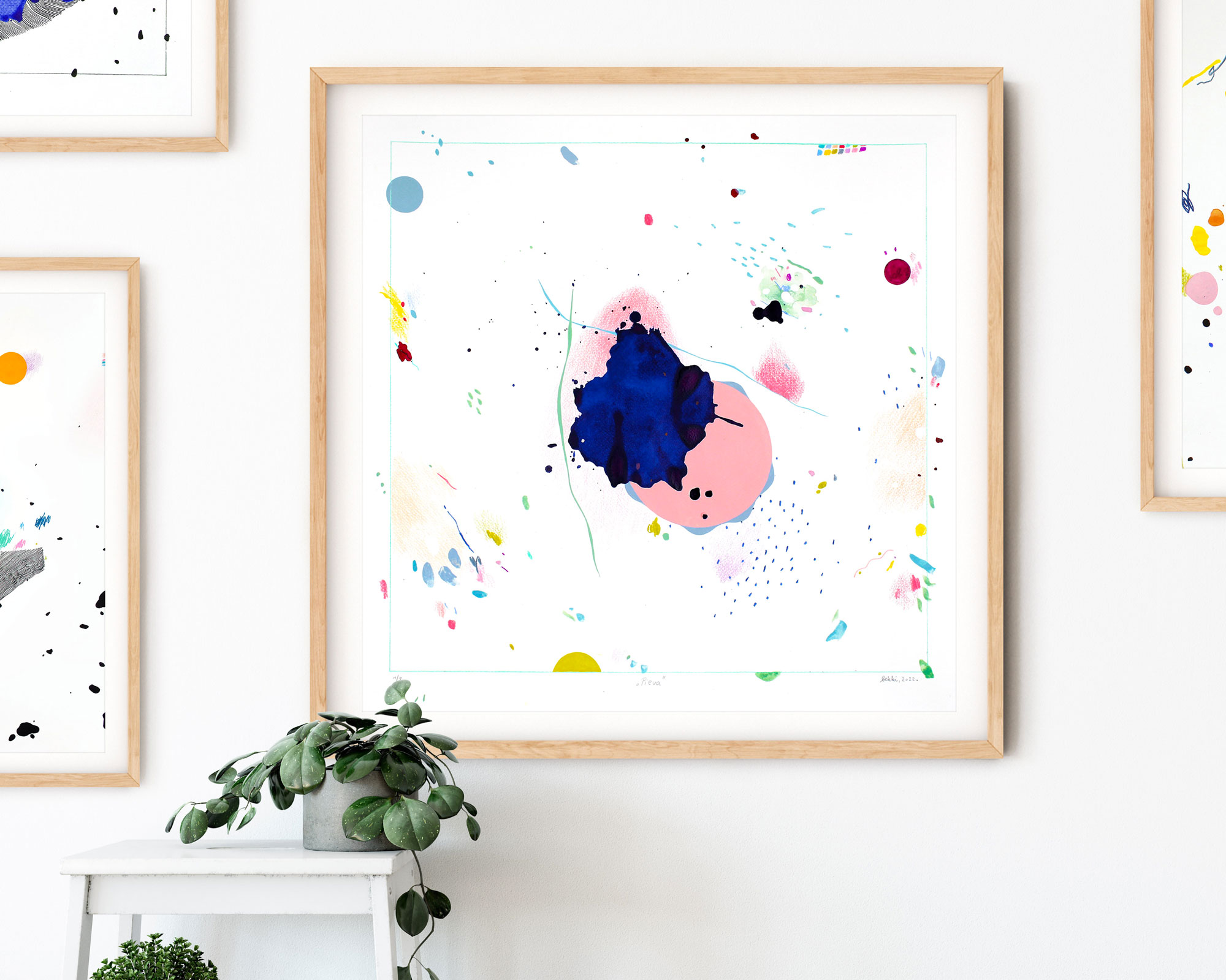 Vidutinio dydžio abstraktus paveikslas – mėlyna ir rožinė akvarelė ant popieriaus | šiuolaikinė dekoracija