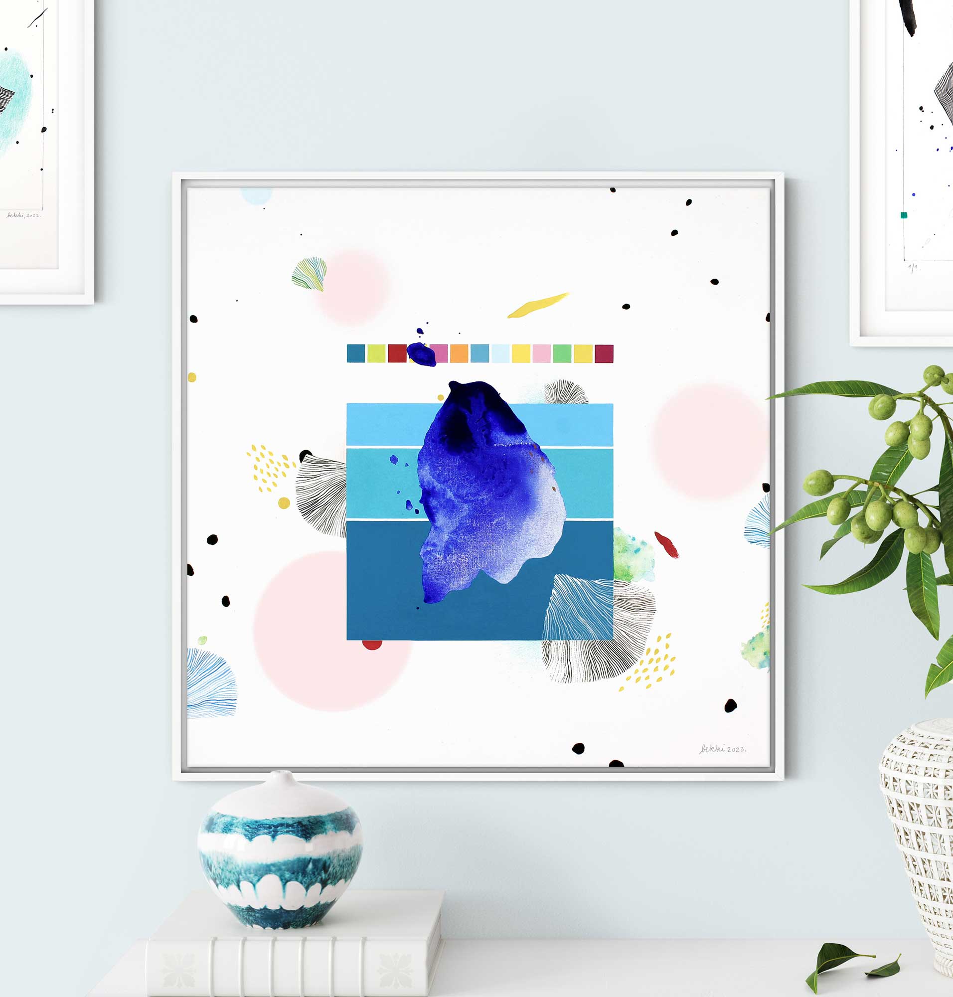 Rankų darbo minimalistinis modernus paveikslas ant drobės su mėlyna ir rožine spalvomis ant balto fono – akrilas, paruoštas kabinti