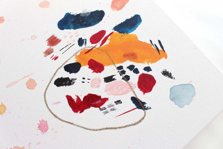 Spalvingas abstraktus paveikslas ant drobės su šiltais tonais