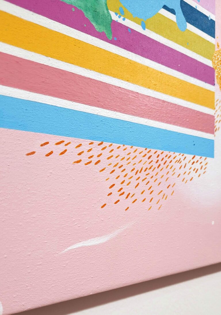 Spalvingas modernus abstraktus paveikslas ant drobės su rožiniu fonu, skirtas moderniam namų interjerui.