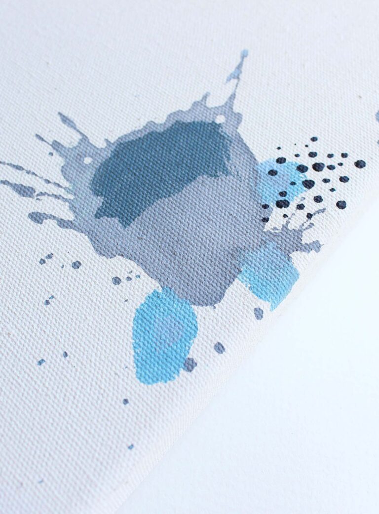 Didelis mėlynas abstraktus paveikslas moderniam interjerui su minimalistine kompozicija.