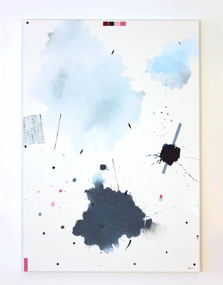 Modernus minimalistinis abstraktus paveikslas su mėlynais tonais ir balta erdve šiuolaikiniam interjerui.