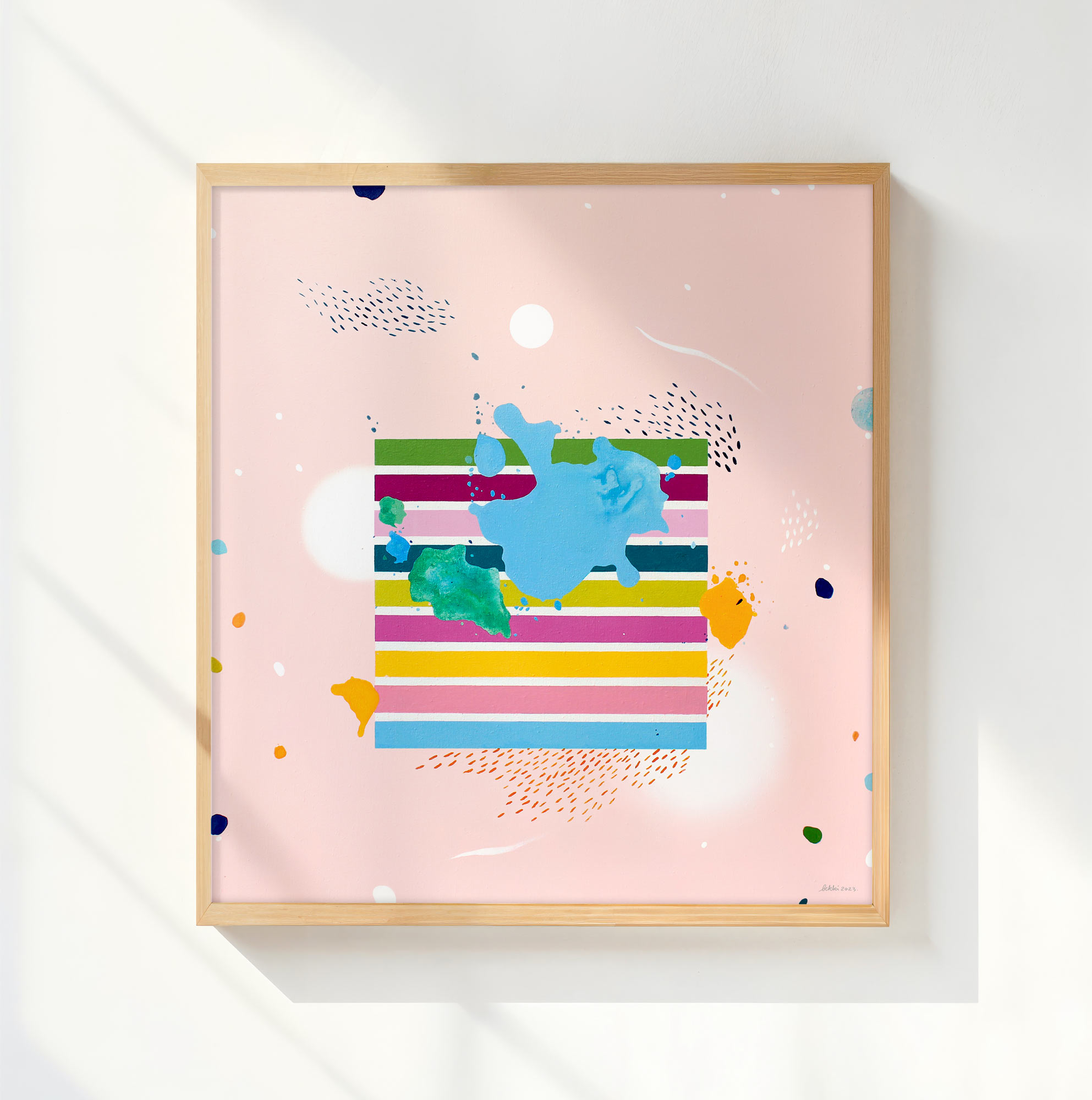 Spalvingas modernus abstraktus paveikslas ant drobės su rožiniu fonu, skirtas moderniam namų interjerui.