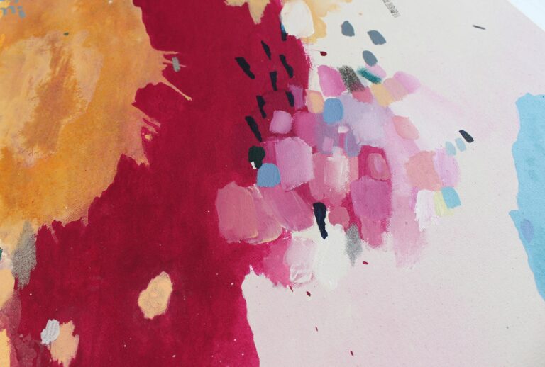 Modernus abstraktus paveikslas su rožiniais, oranžiniais ir geltonais akcentais ant drobės