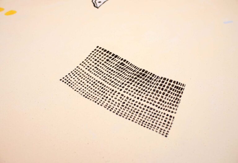 Originali didelė abstrakti drobė 140x160 cm – ekspresyvi juoda ir mėlyna tapyba – šiuolaikinis menas