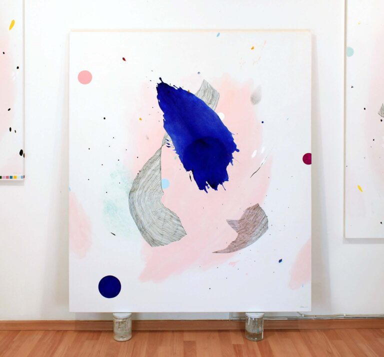 Originali didelė abstrakti tapyba ant drobės 130x150 cm – ultramarino mėlyna, rožinė – šiuolaikinis menas Vilniuje